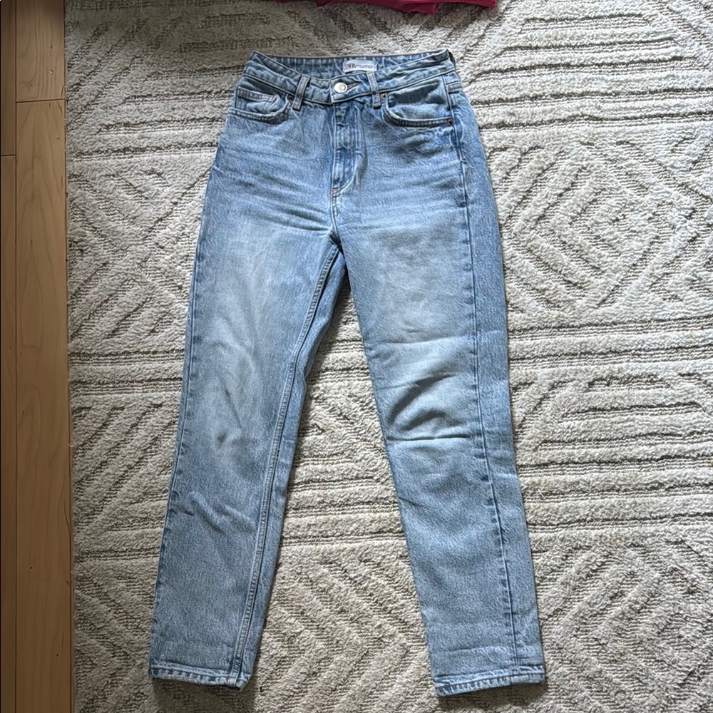 Zara Blue Straight Leg Jeans with Classic Wash